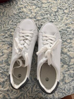 Classic White Lace-Up Sneakers with Gray Heel